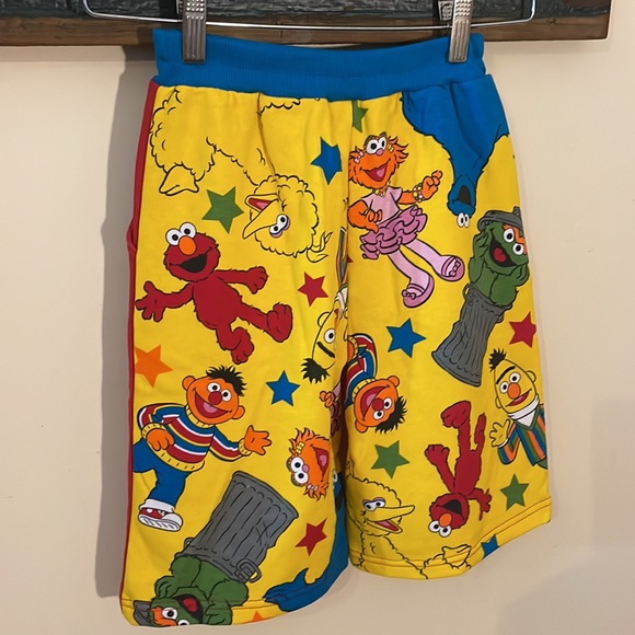 Universal Studios Japan Sesame Street Jogger Shorts - Picture 10 of 13